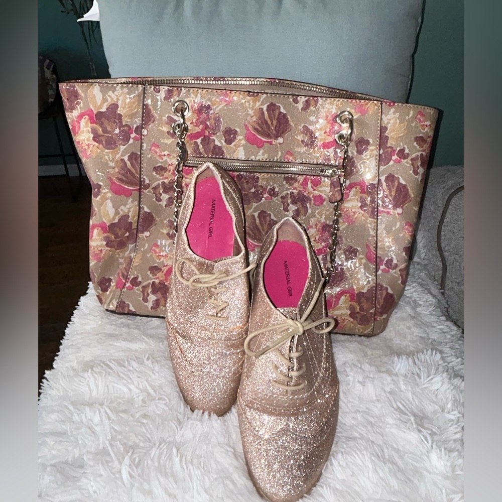 Taupe/Gold handbag with coordinating gold oxfords